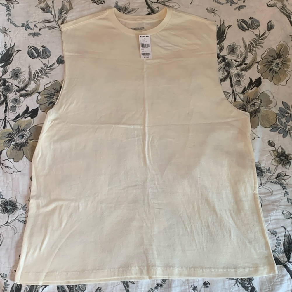 Sleeveless tee